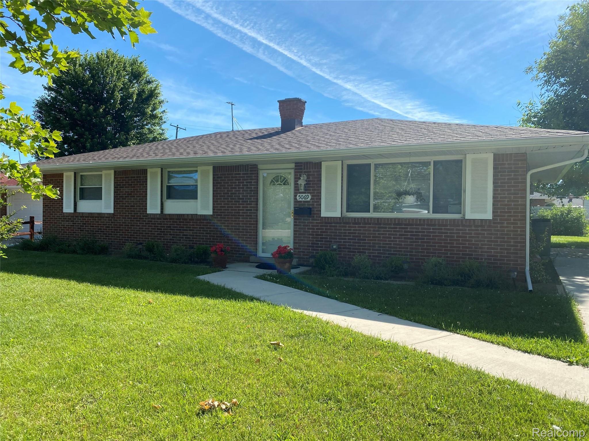 5069 Harding Street Wayne, MI 48184 - Photo 3 of 20 9E391C1F-51A3-4B96-A2A7-DC110166837C.jpeg