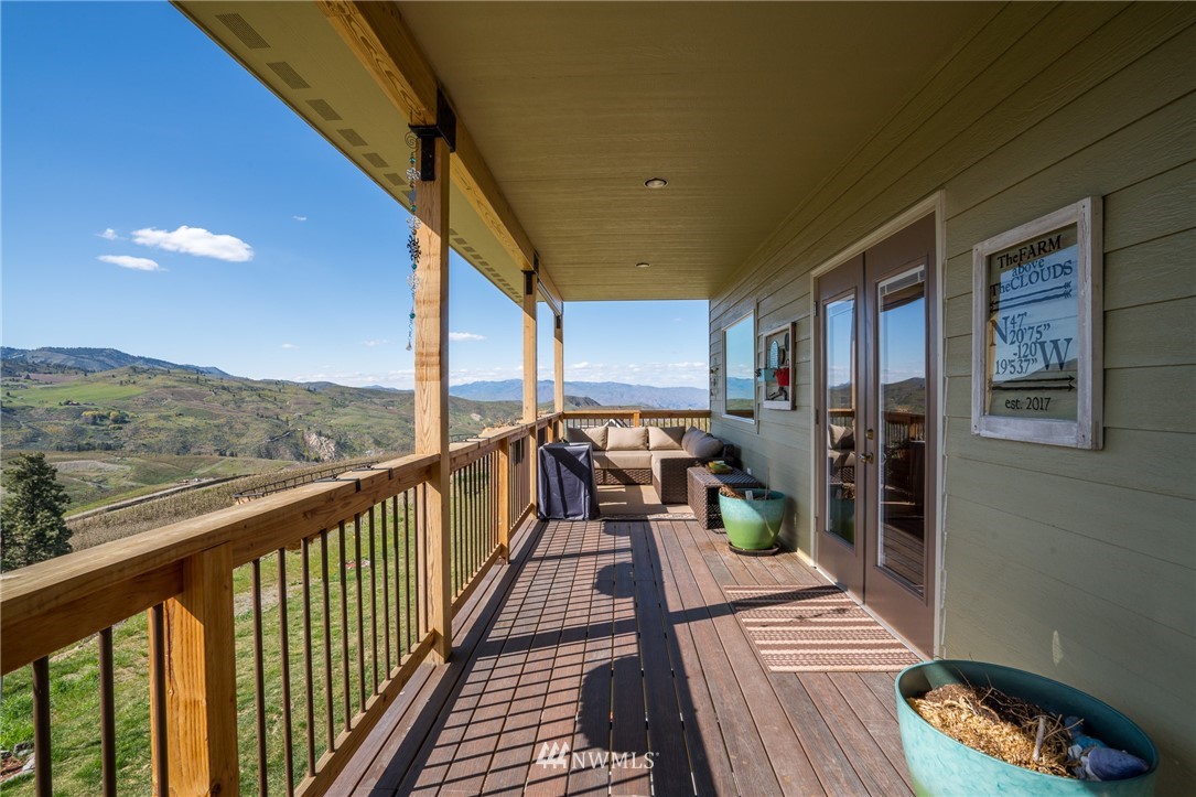 5390 Whispering Ridge Drive Wenatchee, WA 98801 - Photo 2 of 25 Gallery Image 2