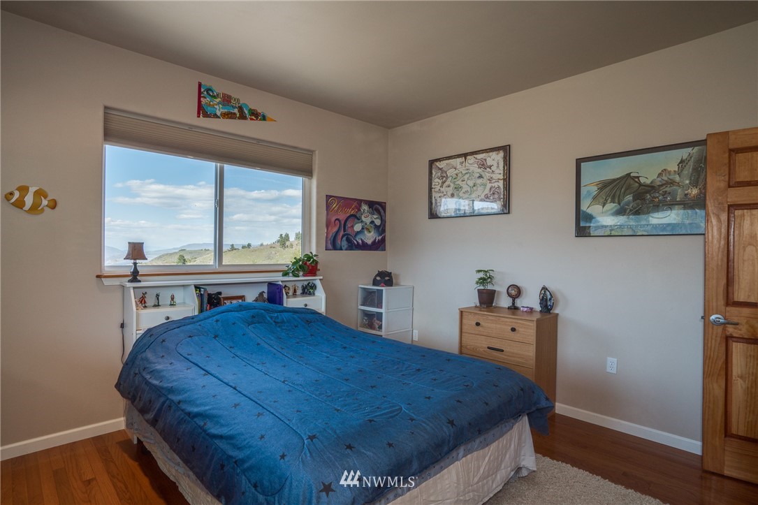 5390 Whispering Ridge Drive Wenatchee, WA 98801 - Photo 11 of 25 Gallery Image 11