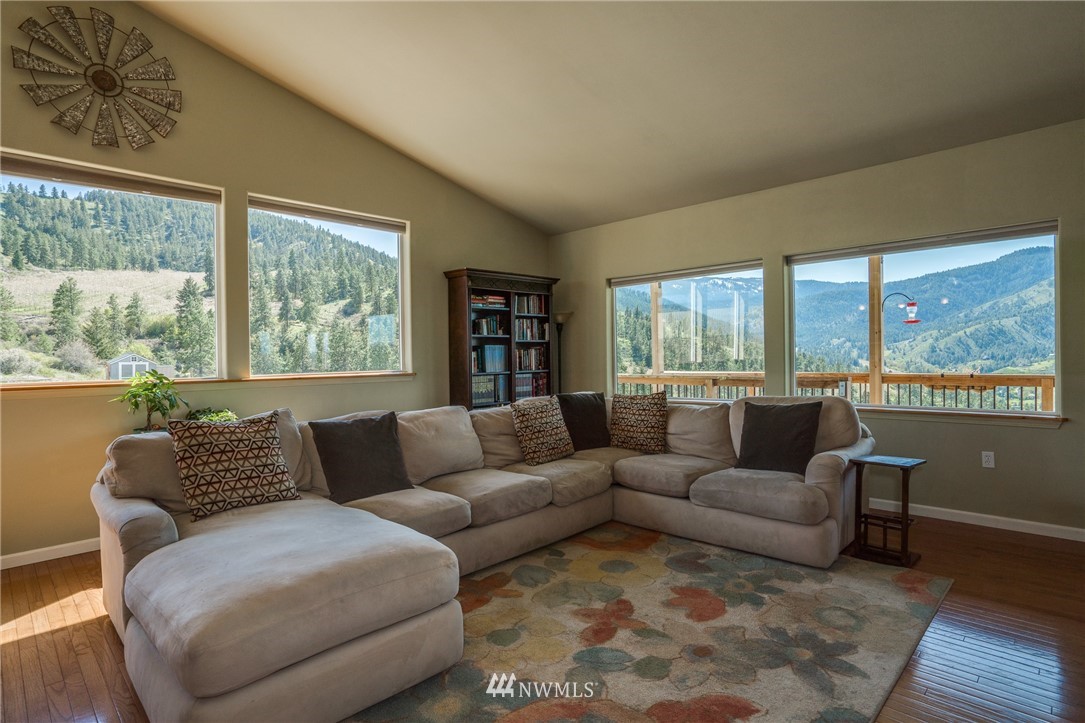 5390 Whispering Ridge Drive Wenatchee, WA 98801 - Photo 3 of 25 Gallery Image 3