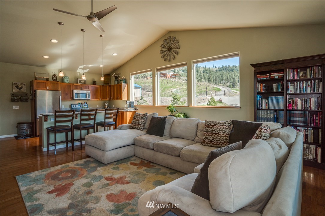 5390 Whispering Ridge Drive Wenatchee, WA 98801 - Photo 4 of 25 Gallery Image 4