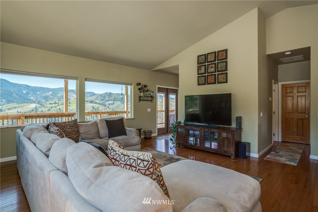 5390 Whispering Ridge Drive Wenatchee, WA 98801 - Photo 5 of 25 Gallery Image 5
