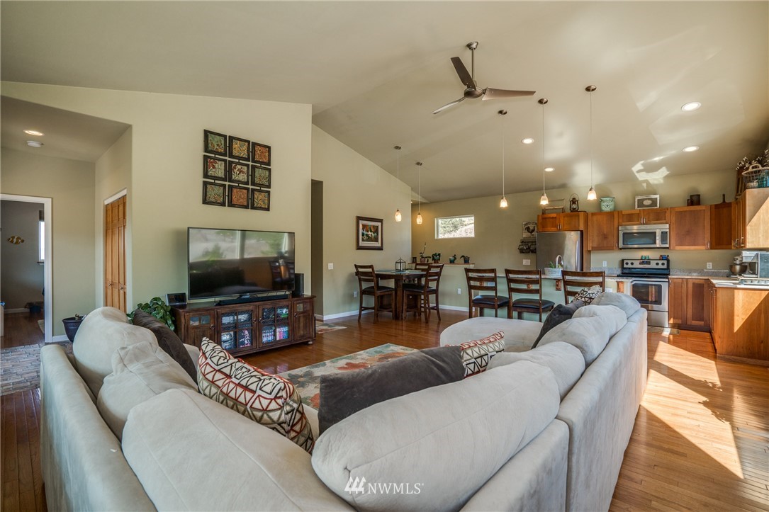 5390 Whispering Ridge Drive Wenatchee, WA 98801 - Photo 6 of 25 Gallery Image 6