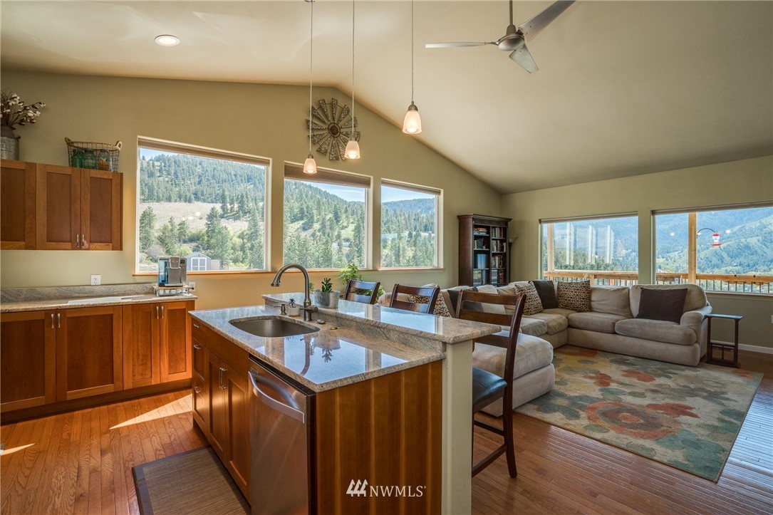 5390 Whispering Ridge Drive Wenatchee, WA 98801 - Photo 8 of 25 Gallery Image 8