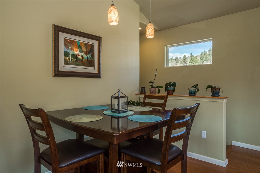 5390 Whispering Ridge Drive Wenatchee, WA 98801 - Photo 9 of 25 Gallery Image 9