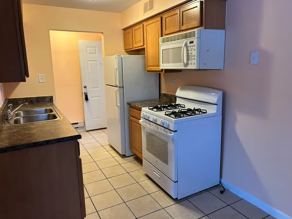 $1,400 | 1845 White Chappel Drive, Unit 2A, Mount Prospect, IL 60056