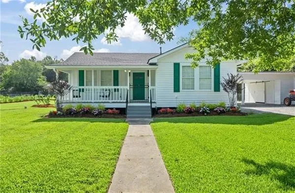 $2,200 | 225 Magnolia Street, Mandeville, LA 70448