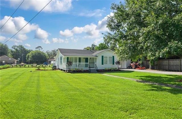 225 Magnolia Street Mandeville, LA 70448 - Photo 3 of 20