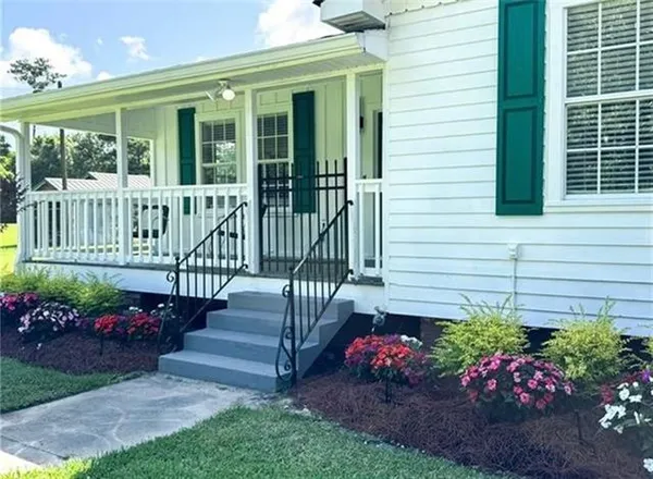 $2,200 | 225 Magnolia Street, Mandeville, LA 70448