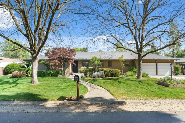 $585,000 | 4934 North Del Mar Avenue, Fresno, CA 93704