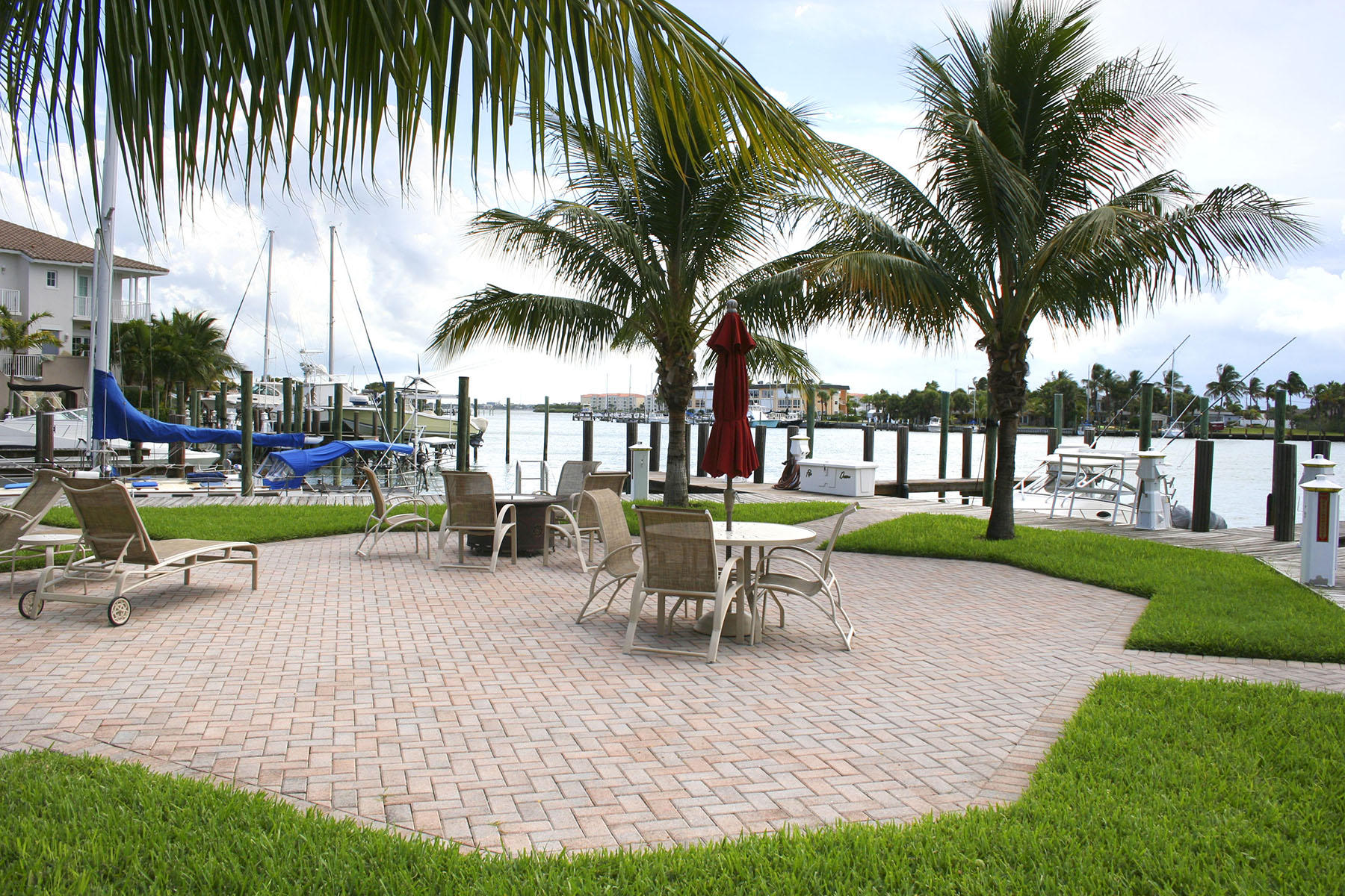 1580 Island Cove Road, Unit 1 Fort Pierce, FL 34949 - Photo 24 of 25 Marine Lounge