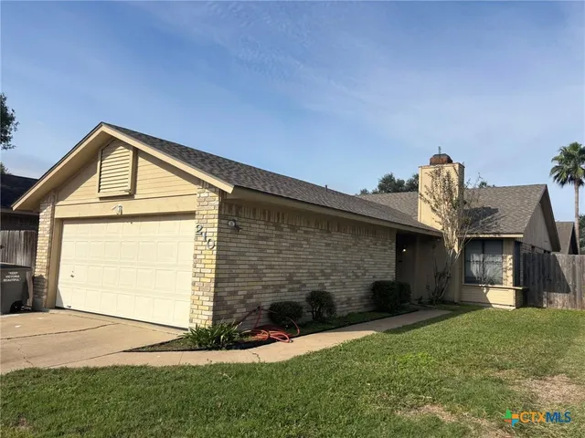 $1,375 | 210 Planters Drive, Victoria, TX 77901