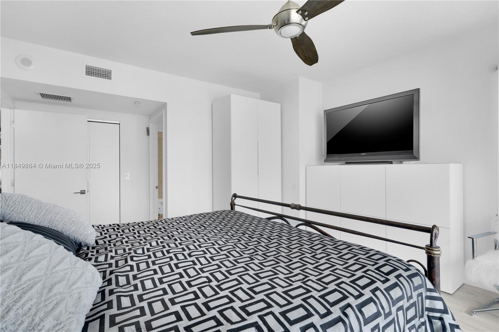 185 Southwest 7th Street, Unit 1901 Miami, FL 33130 - Photo 18 of 46 a bedroom with a bed and flat screen tv