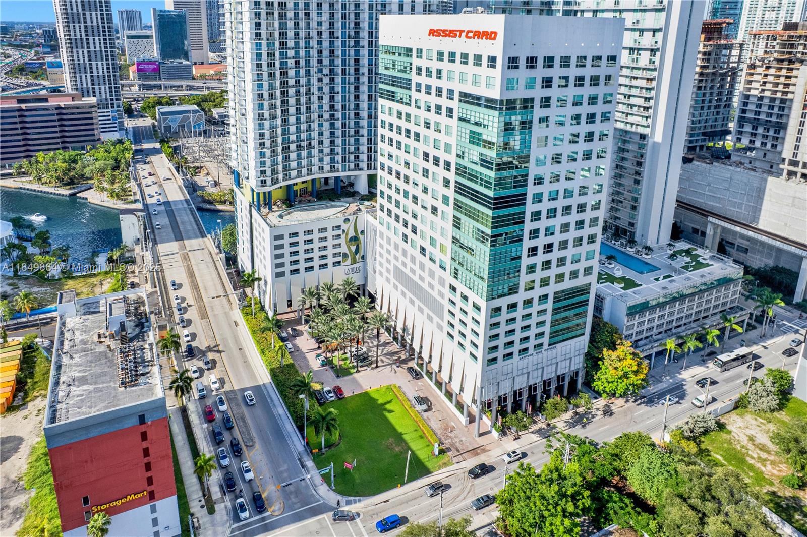 185 Southwest 7th Street, Unit 1901 Miami, FL 33130 - Photo 38 of 46 a city view