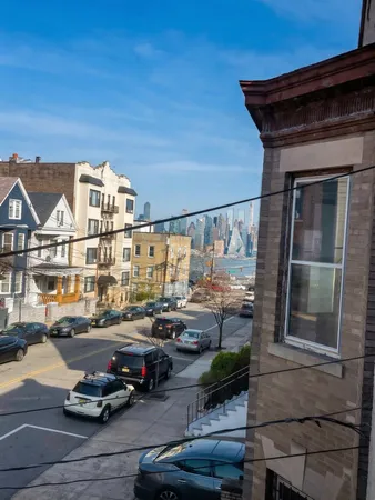 $2,950 | 27 48th Street, Unit 2, Weehawken, NJ 07086