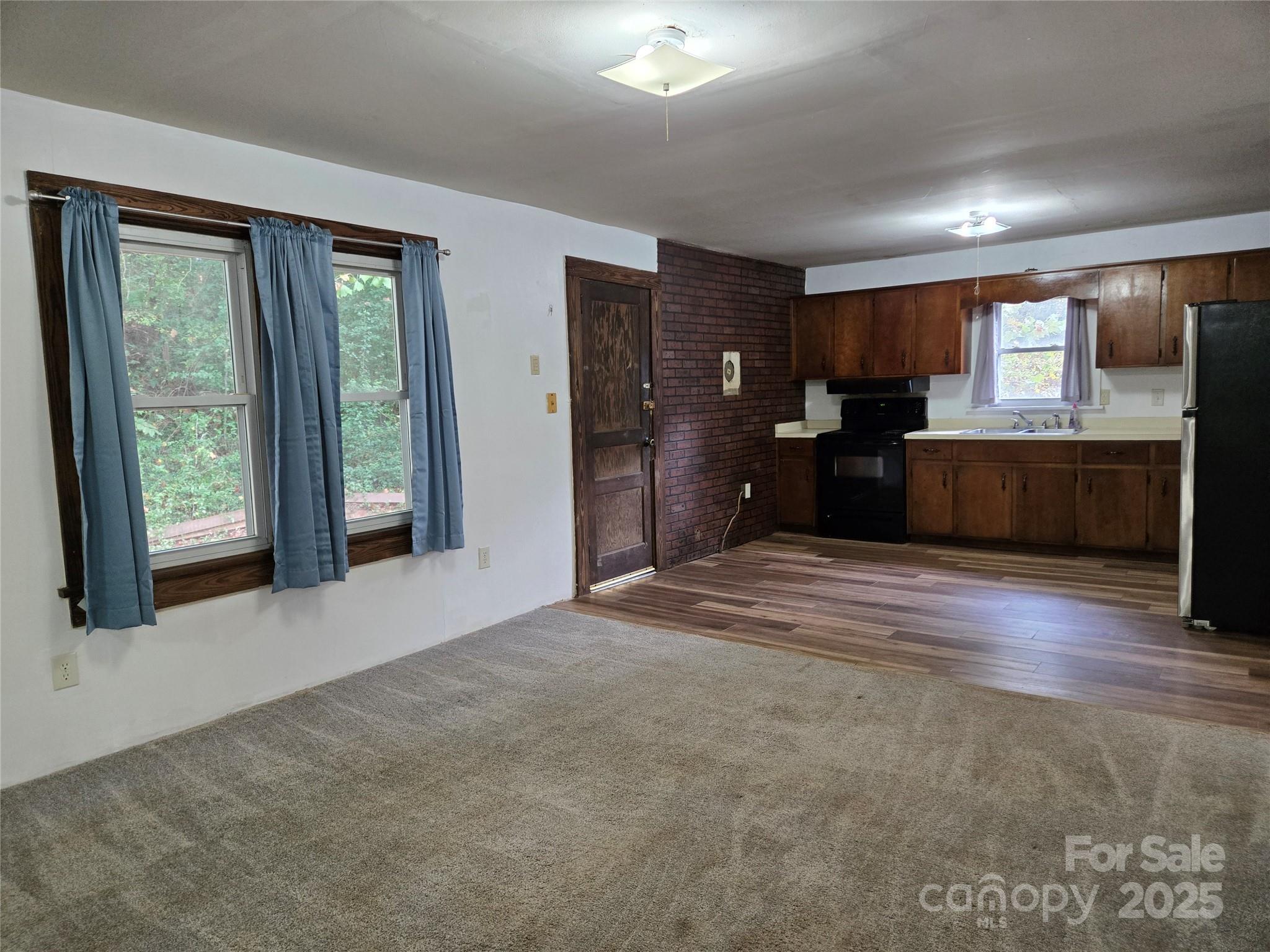 148 Huffman Road Clyde, NC 28721 - Photo 13 of 46 a large hall with an outdoor space
