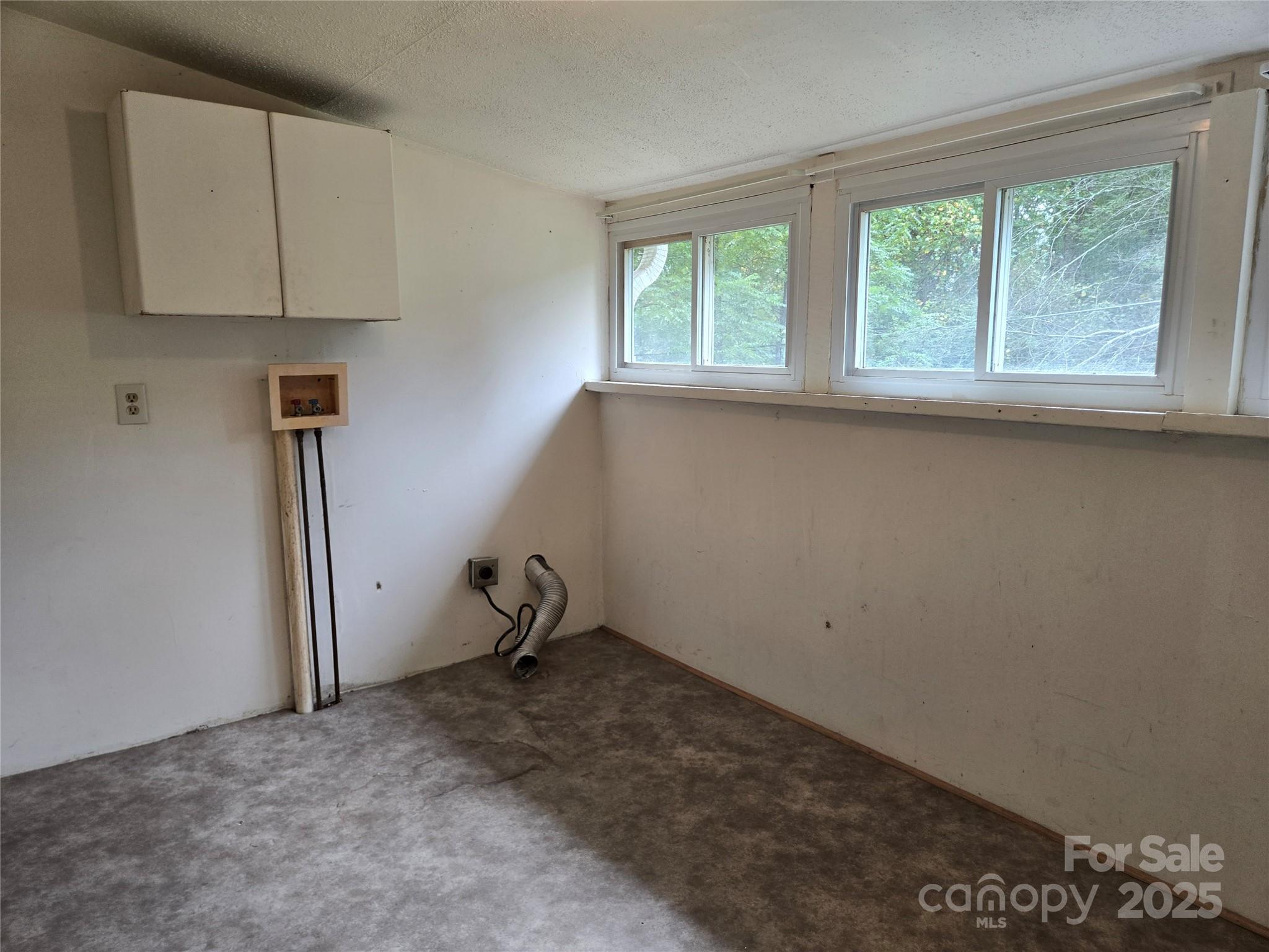 148 Huffman Road Clyde, NC 28721 - Photo 19 of 46 an empty room with a window