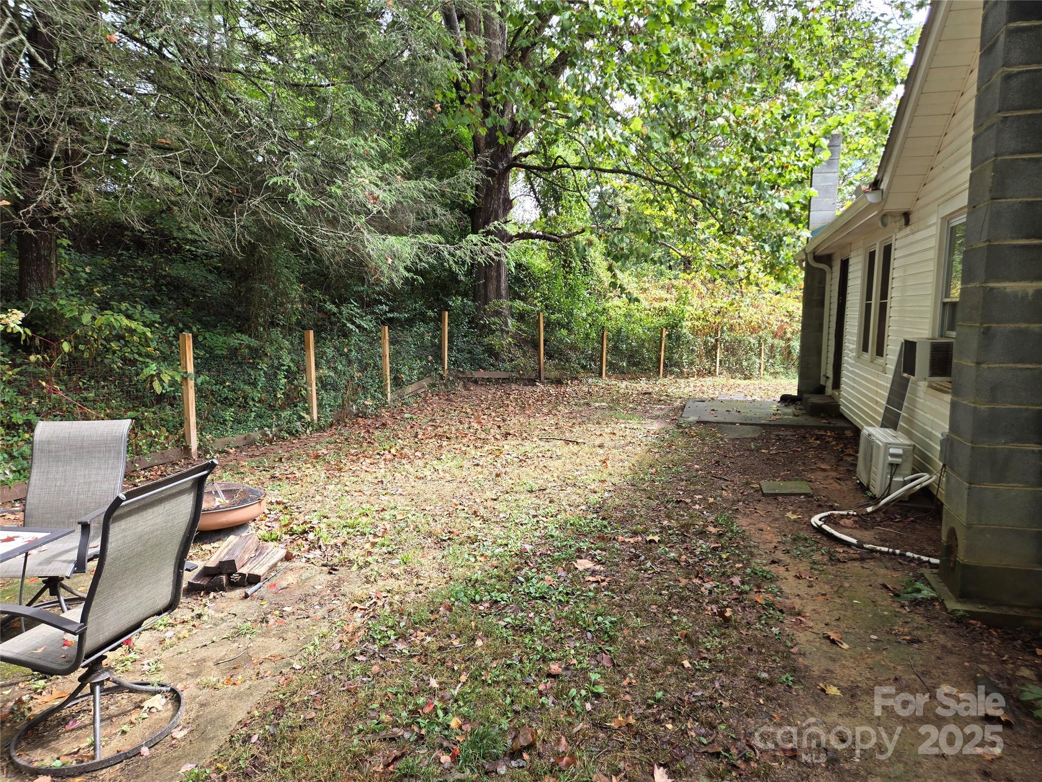 148 Huffman Road Clyde, NC 28721 - Photo 42 of 46 a backyard of a house with table and chairs