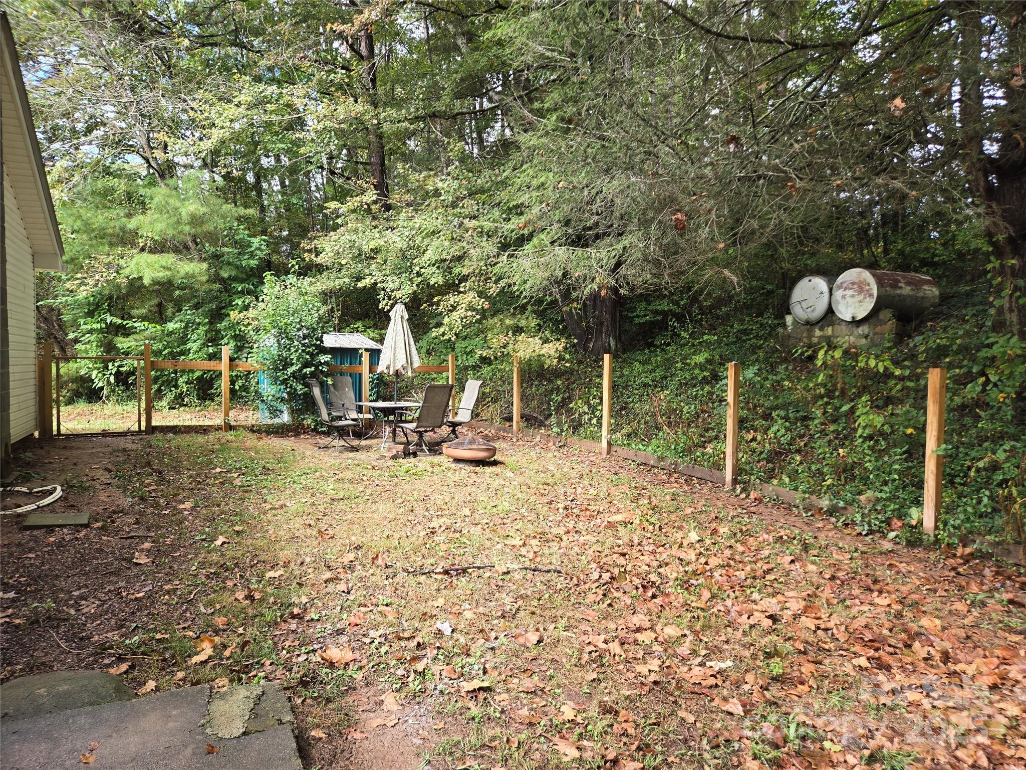 148 Huffman Road Clyde, NC 28721 - Photo 44 of 46 a backyard of a house with table and chairs
