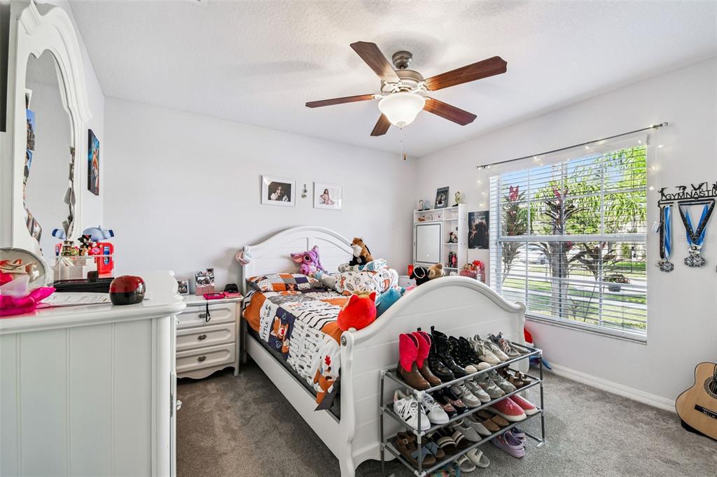 8439 Hunters Fork Loop Ruskin, FL 33573 - Photo 12 of 74