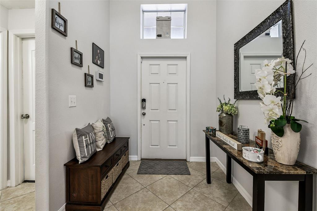 8439 Hunters Fork Loop Ruskin, FL 33573 - Photo 8 of 74