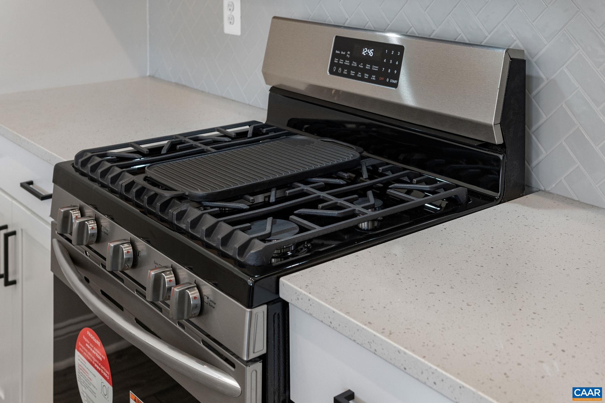 313 Ridgeline Drive Waynesboro, VA 22980 - Photo 11 of 34 a close up of a stove