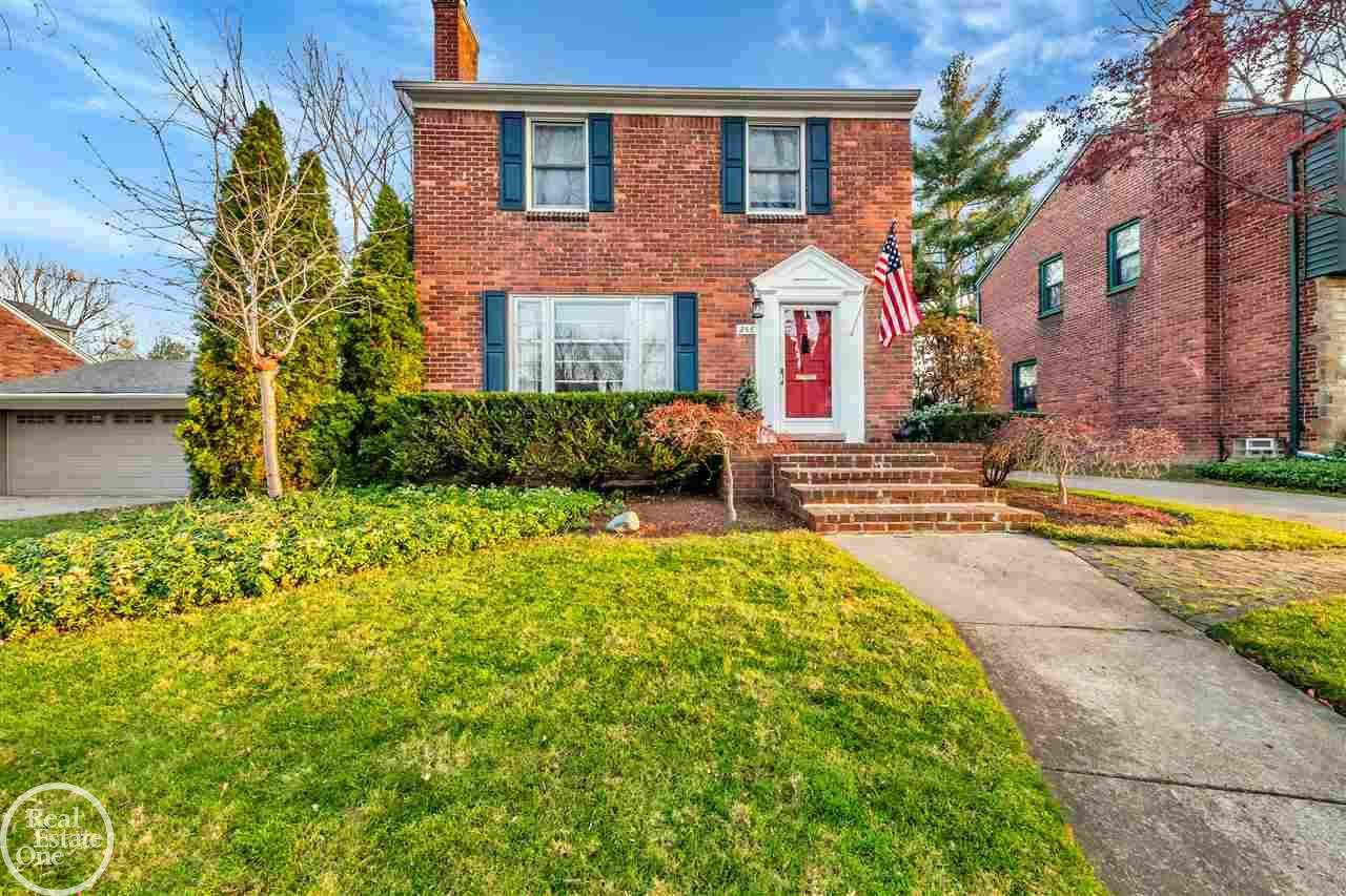 256 Ridgemont Road Grosse Pointe, MI 48236 - Photo 1 of 30 50029452.JPG