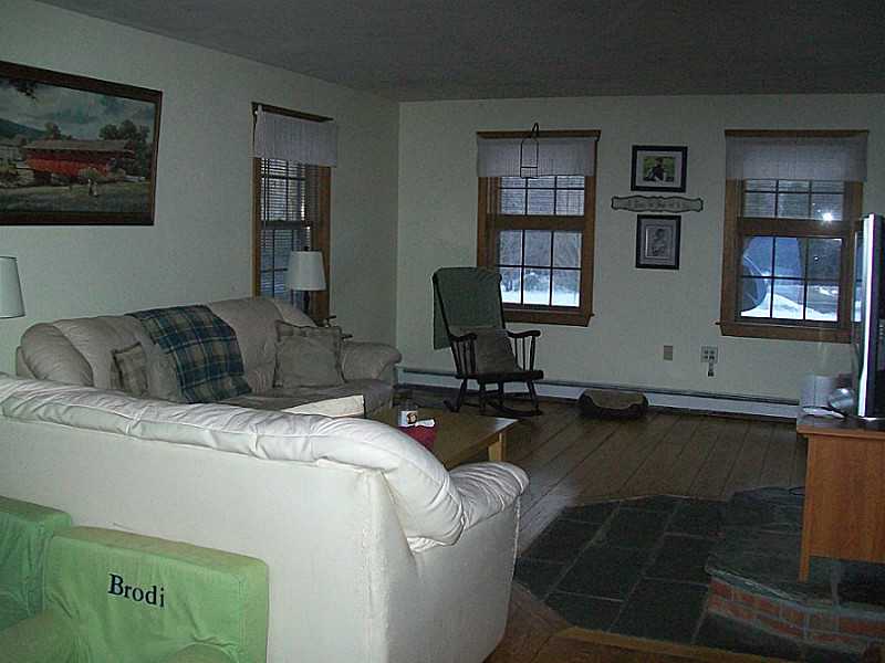 80 Stone Church Road Tiverton, RI 02878 - Photo 17 of 17 Living Room.