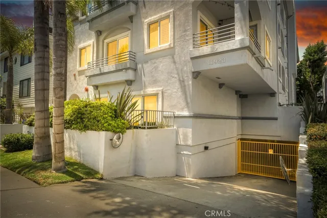 $1,290,000 | 11923 Darlington Avenue, Unit 302, Los Angeles, CA 90049