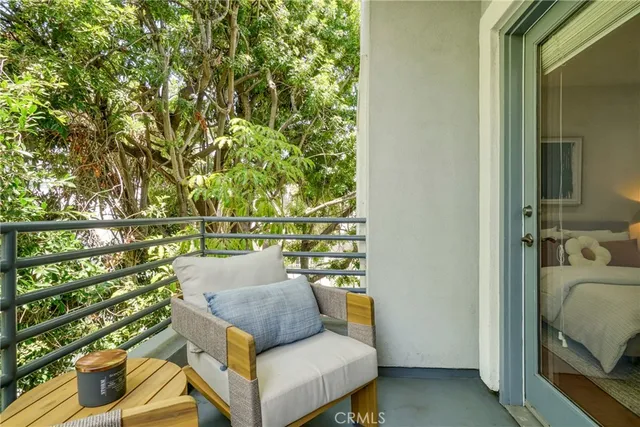 $1,290,000 | 11923 Darlington Avenue, Unit 302, Los Angeles, CA 90049