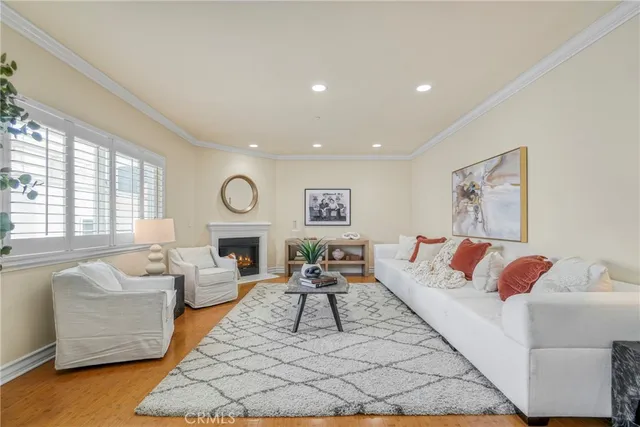 $1,290,000 | 11923 Darlington Avenue, Unit 302, Los Angeles, CA 90049