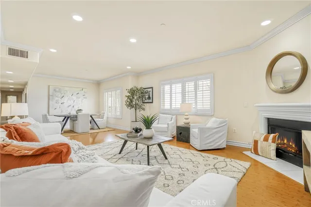 $1,290,000 | 11923 Darlington Avenue, Unit 302, Los Angeles, CA 90049