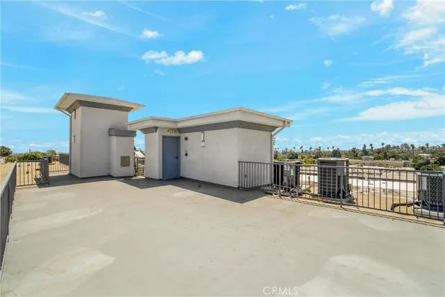 $1,290,000 | 11923 Darlington Avenue, Unit 302, Los Angeles, CA 90049