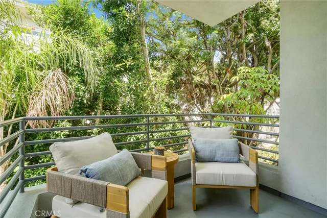 $1,290,000 | 11923 Darlington Avenue, Unit 302, Los Angeles, CA 90049