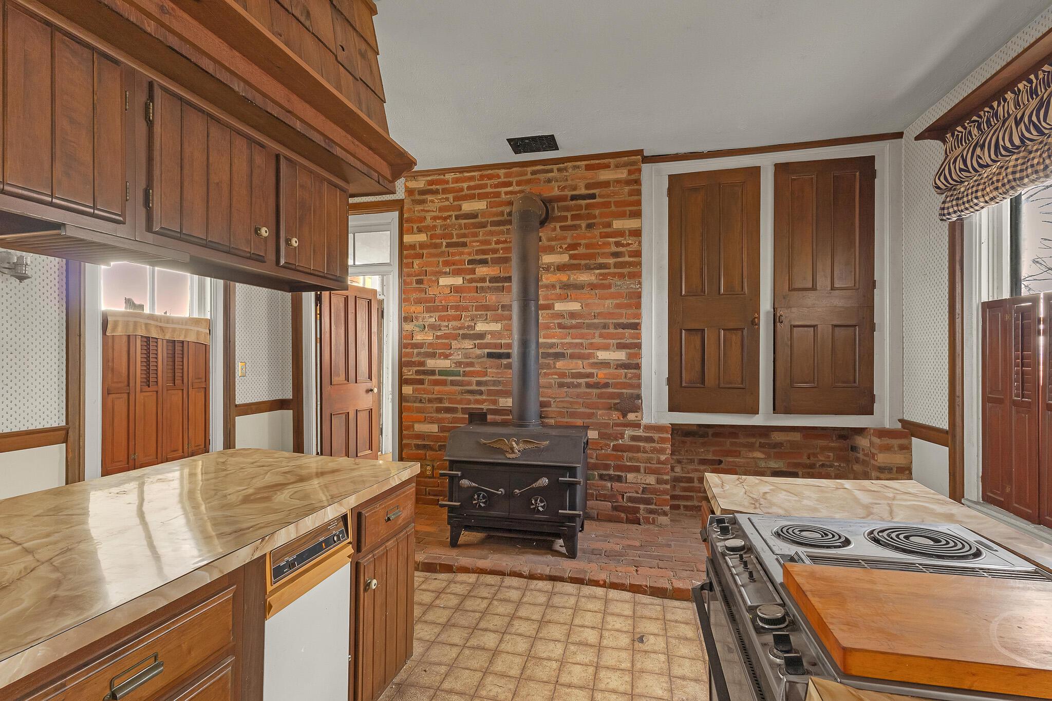 12281 London Road Orient, OH 43146 - Photo 10 of 31 Kitchen w/ beautiful walnut wood