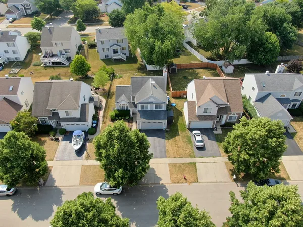 $3,000 | 549 Ivory Lane, Bartlett, IL 60103