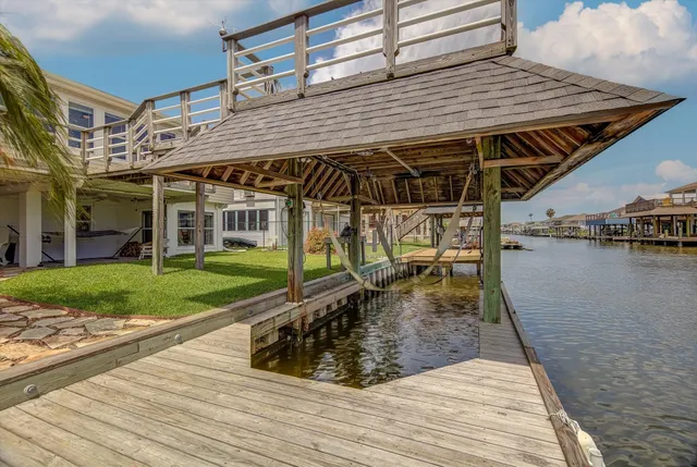 $445,000 | 283 Barracuda Street, Bayou Vista, TX 77563