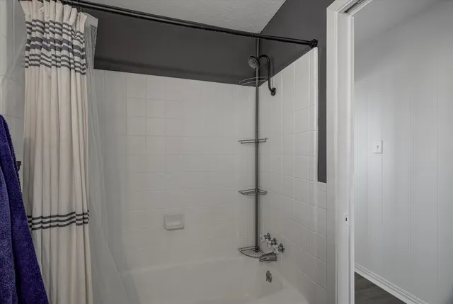 $445,000 | 283 Barracuda Street, Bayou Vista, TX 77563