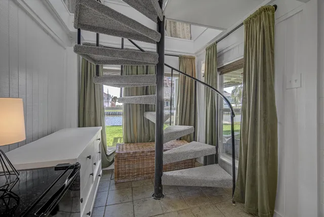 $445,000 | 283 Barracuda Street, Bayou Vista, TX 77563