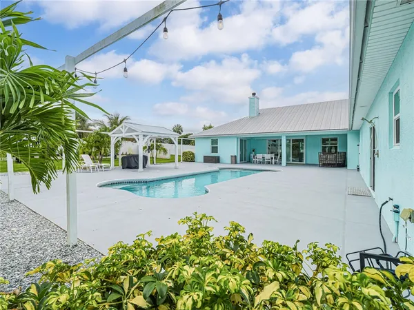 a front view of a house with a yard and fountain in middle