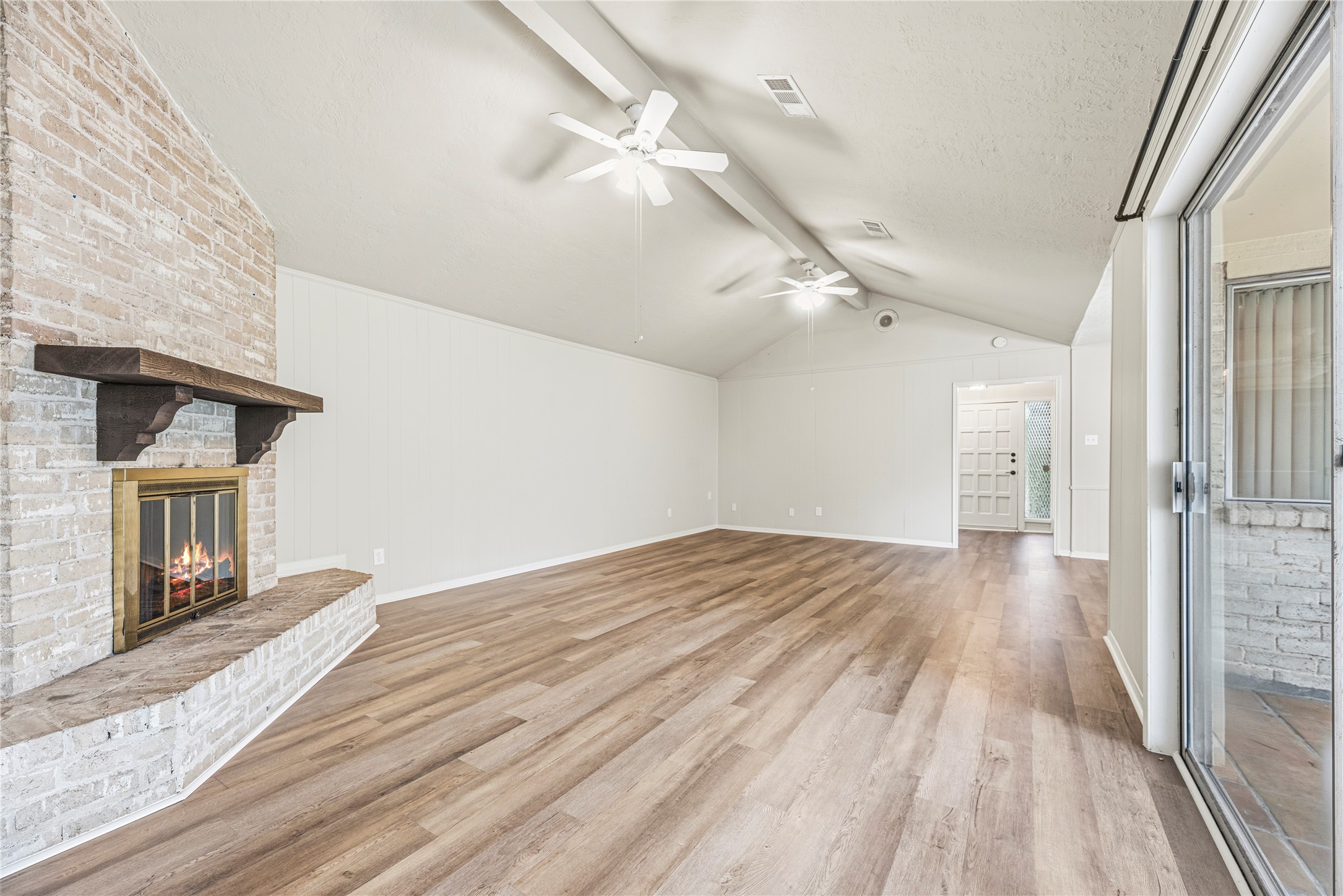 6931 Sandy Knolls Drive Spring, TX 77379 - Photo 10 of 21 Your Living Room has a clean, modern aesthetic with access to the covered patio, perfect for relaxing or entertaining.
**6931 Sandy Knolls Dr., Spring, TX 77379**