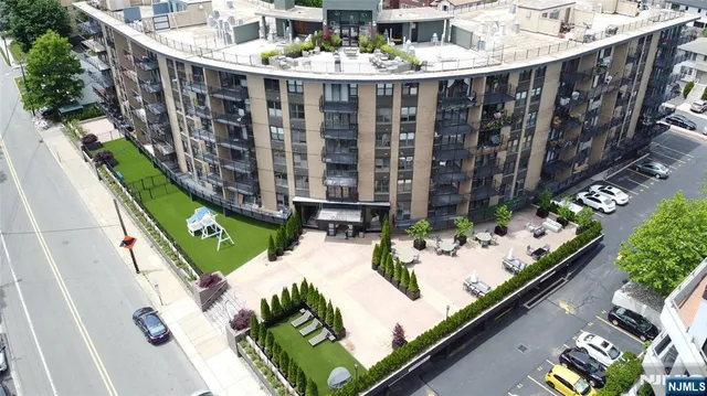 $1,800 | 2400 Hudson Terrace, Unit 6E, Fort Lee, NJ 07024