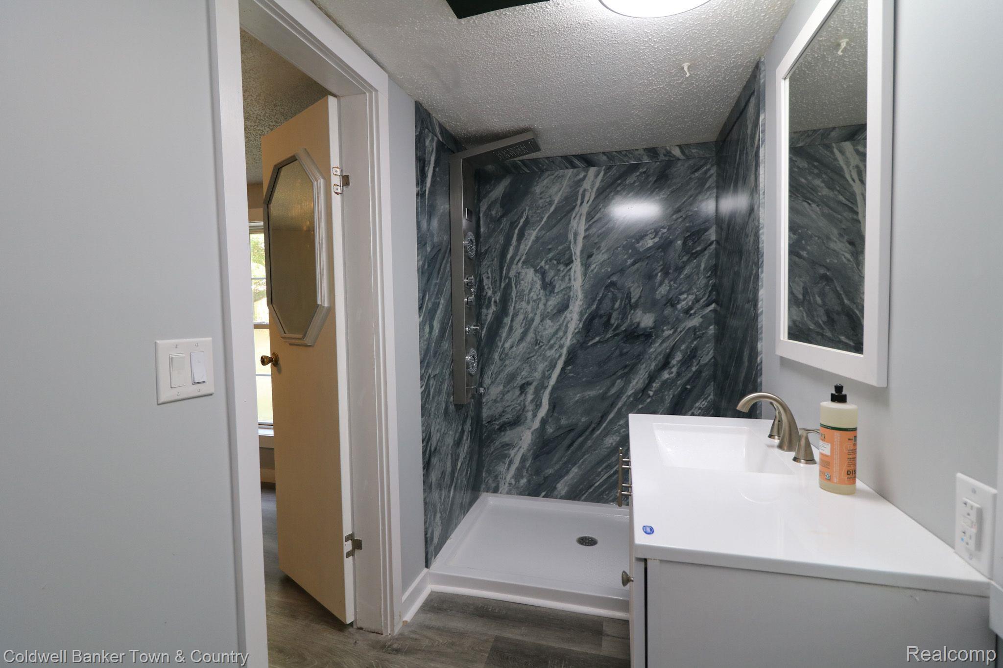 4075 Center Road Linden, MI 48451 - Photo 23 of 28 Primary Bathroom