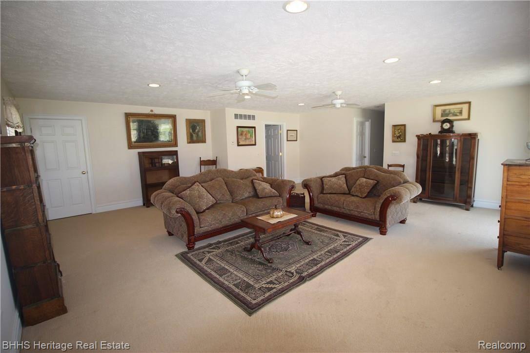 10483 Oak Grove Road Howell, MI 48855 - Photo 15 of 24 IMG_1765.JPG