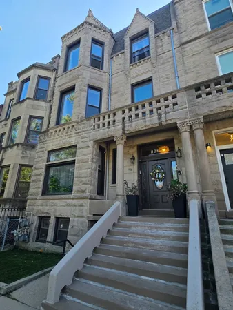 $2,500 | 517 East 46th Place, Unit 2, Chicago, IL 60653