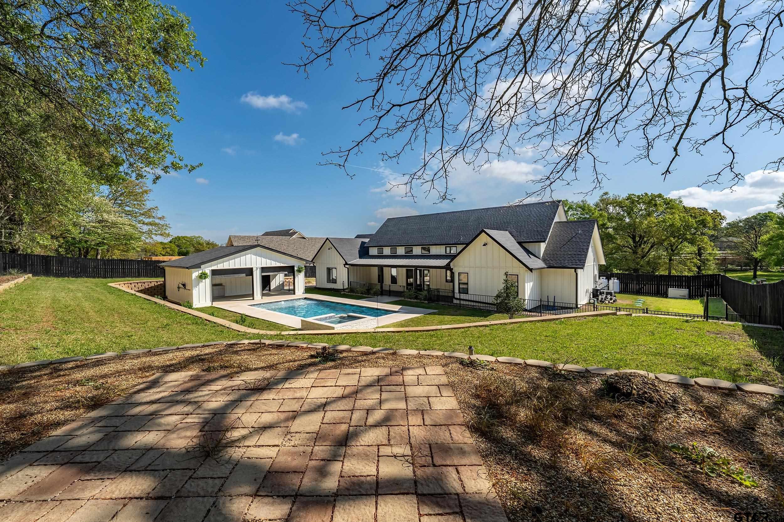 16919 Sawyer Way Lindale, TX 75771 - Photo 40 of 43 a front view of a house with garden