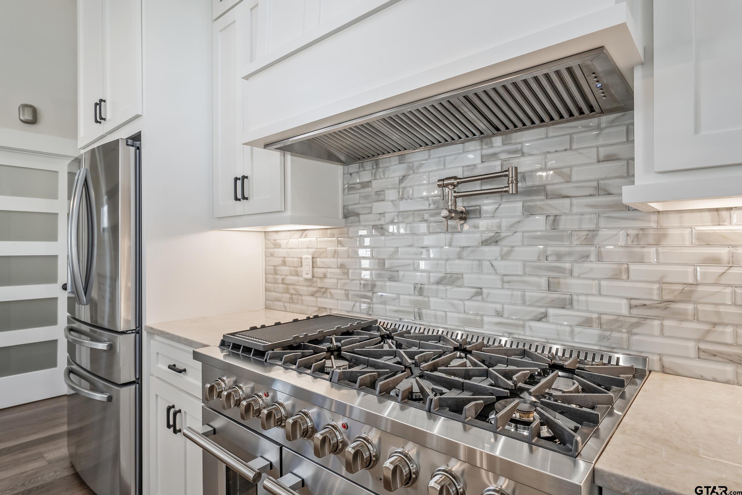 16919 Sawyer Way Lindale, TX 75771 - Photo 5 of 43 a kitchen with a stove and a refrigerator