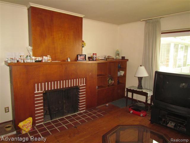 7727 River Road Marine City, MI 48039 - Photo 4 of 12 fireplace
