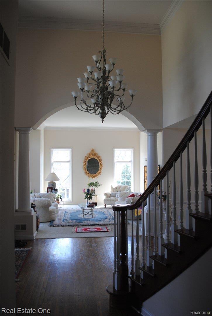 1745 Westridge Drive Rochester, MI 48306 - Photo 3 of 10 FOYER