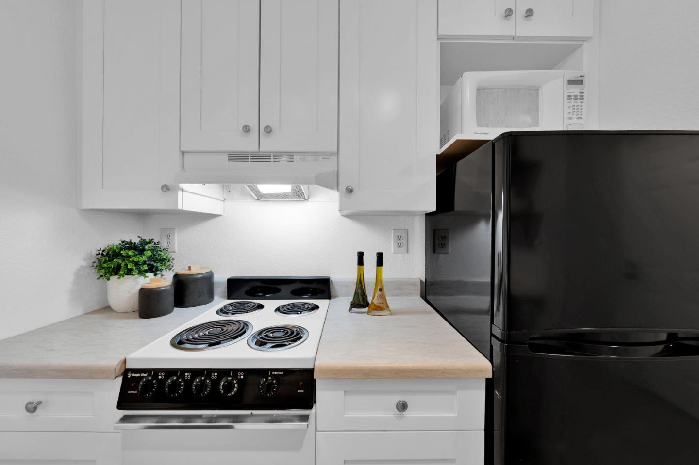 244 Stonegate Circle San Jose, CA 95110 - Photo 14 of 38 a kitchen with a stove and refrigerator